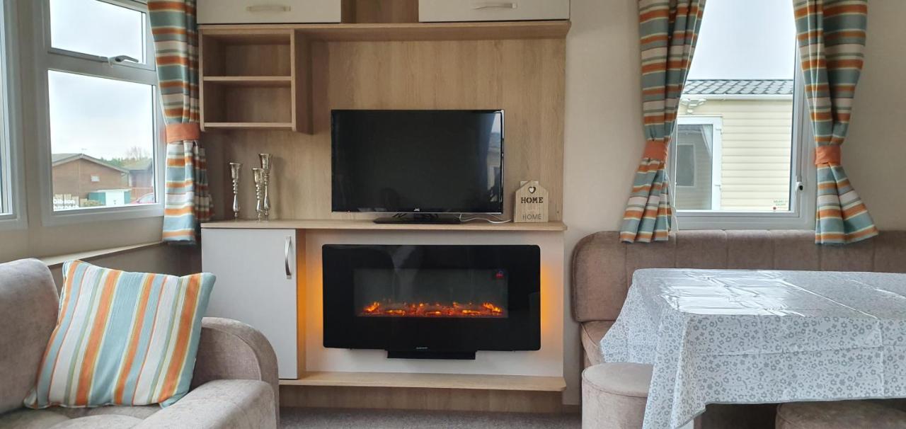 Ksr Hot Tub Holiday Home At Tattershall Lakes Luaran gambar