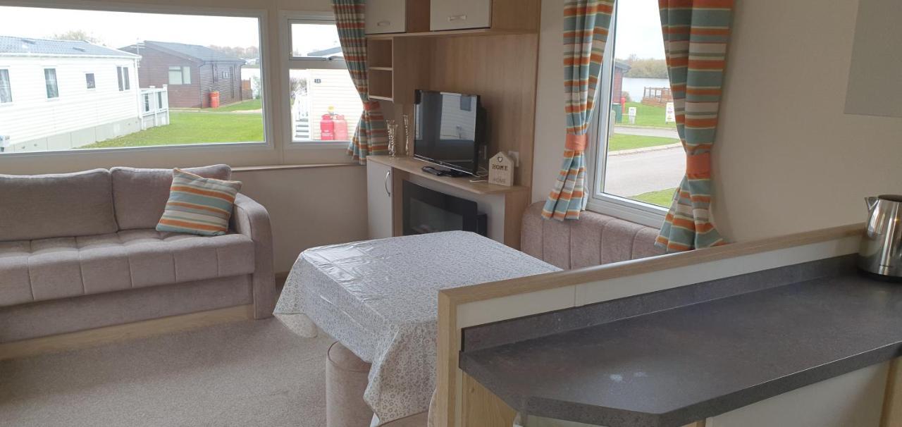 Ksr Hot Tub Holiday Home At Tattershall Lakes Luaran gambar